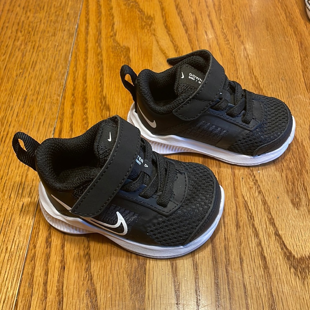 NWOT. Crib 2 Nike Downshifter 11